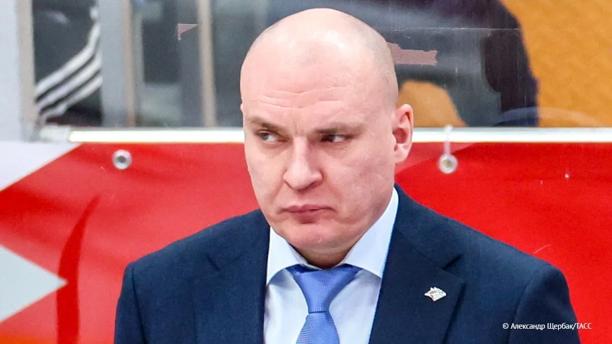 🤝 Исполняющий обязанности главного тренера "Металлурга" Владимир Воробьев находится на...