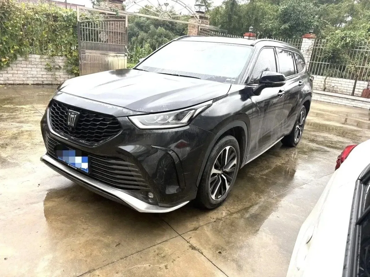 Toyota Crown Kluger 2024 год 7-ми местный