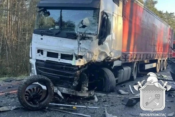На "Коле" в лобовом ДТП с фурой вдребезги искромсало редкий спортивный пикап, есть поги...