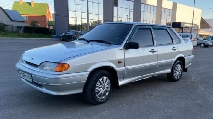 Продам ваз 2115,2004 г.по двигателю коробке ходовке нариканий нет!сел поехал!дно,пороги...