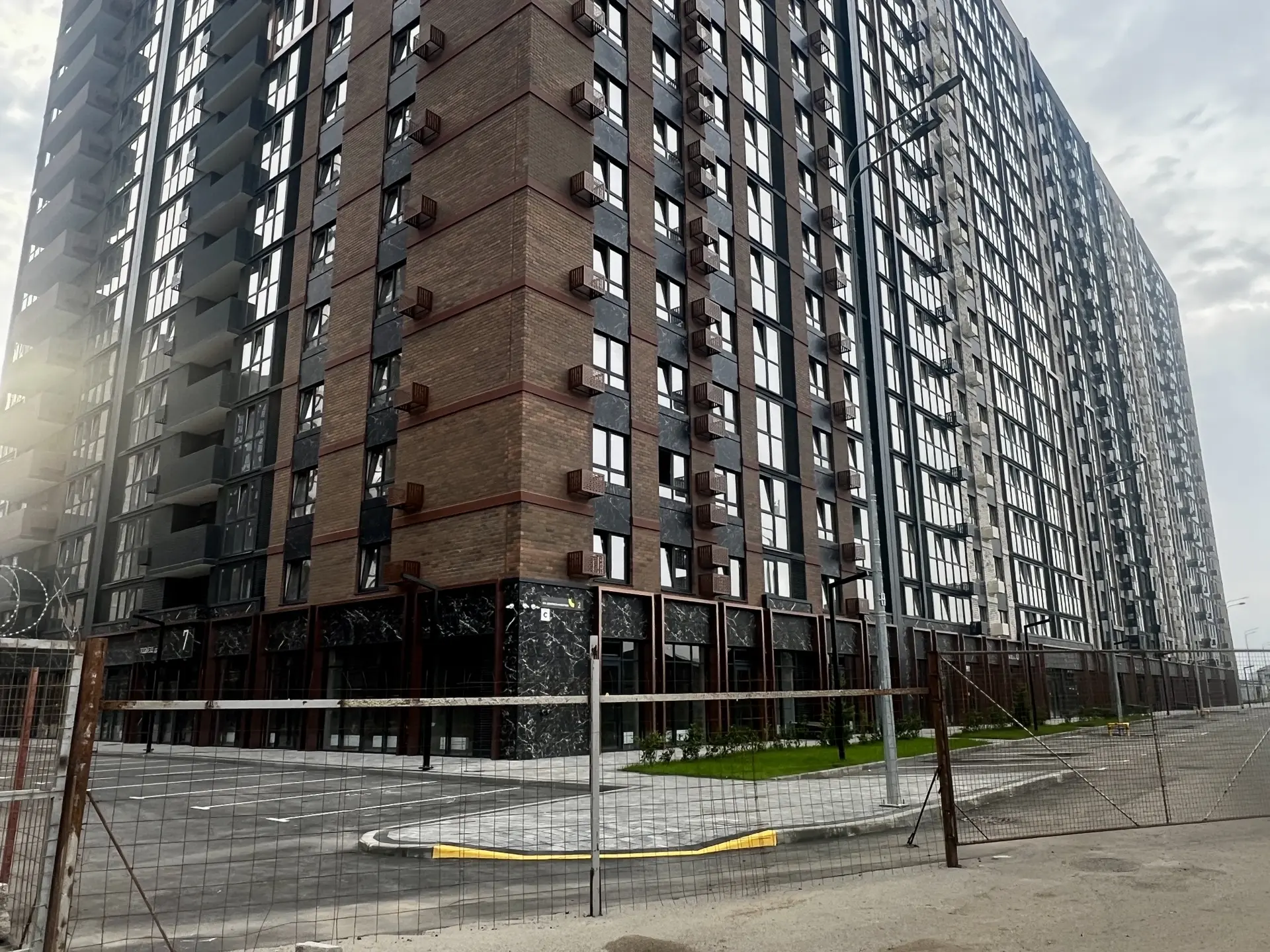 🏠 ДОМ 12: Пока за забором. Сдача в этом году.