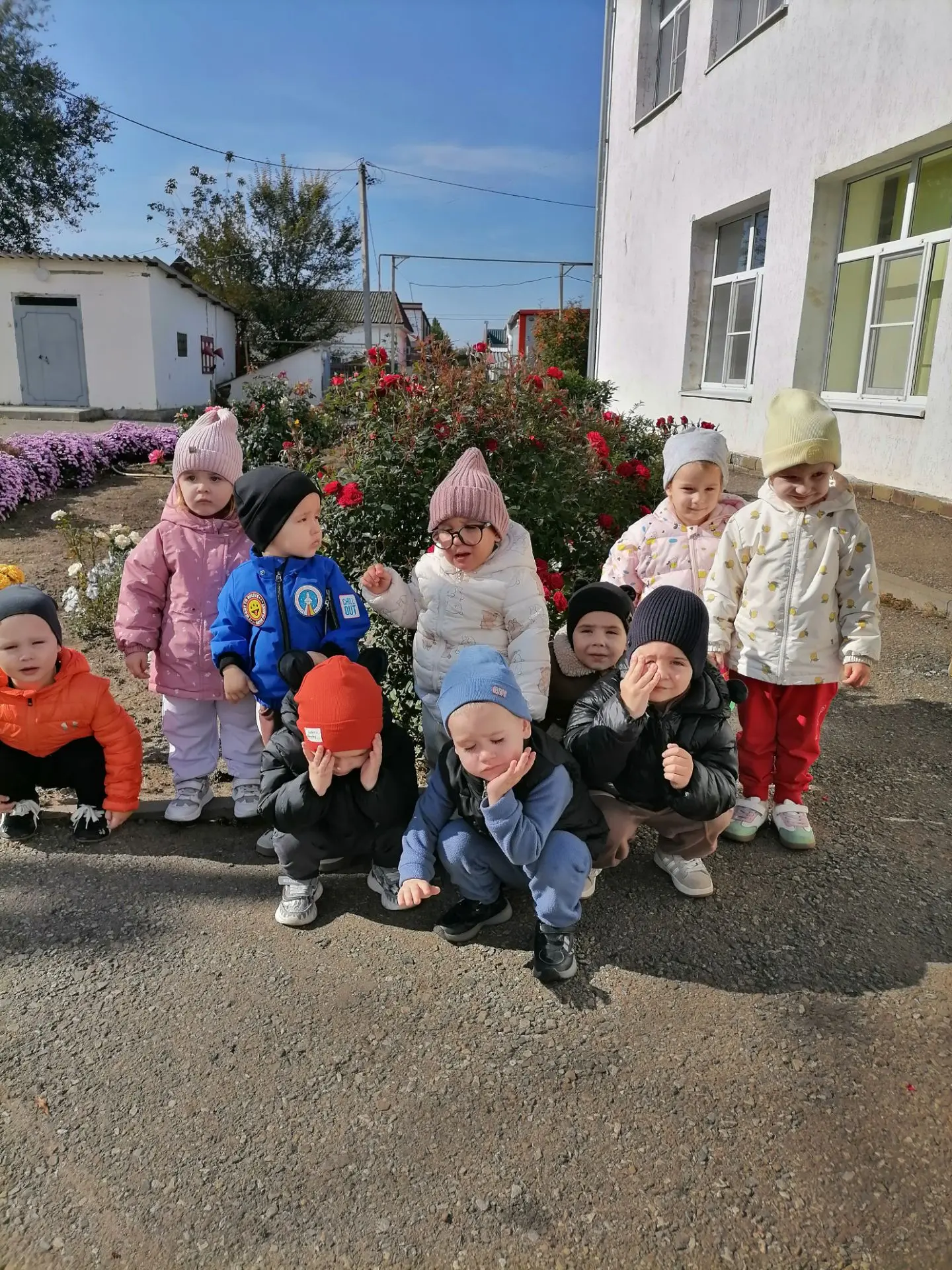 Мы по садику гуляли, за природой наблюдали. Осень 🍂- одно из благоприятных времён года...