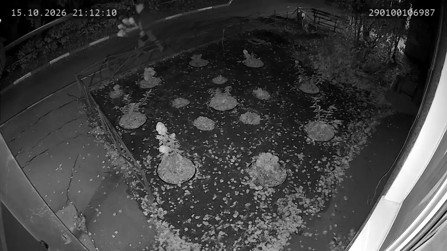 Доброе утро, прошу опубликовать анонимно. Вчера, 15.10. поздно вечером по адресу Шакуро...