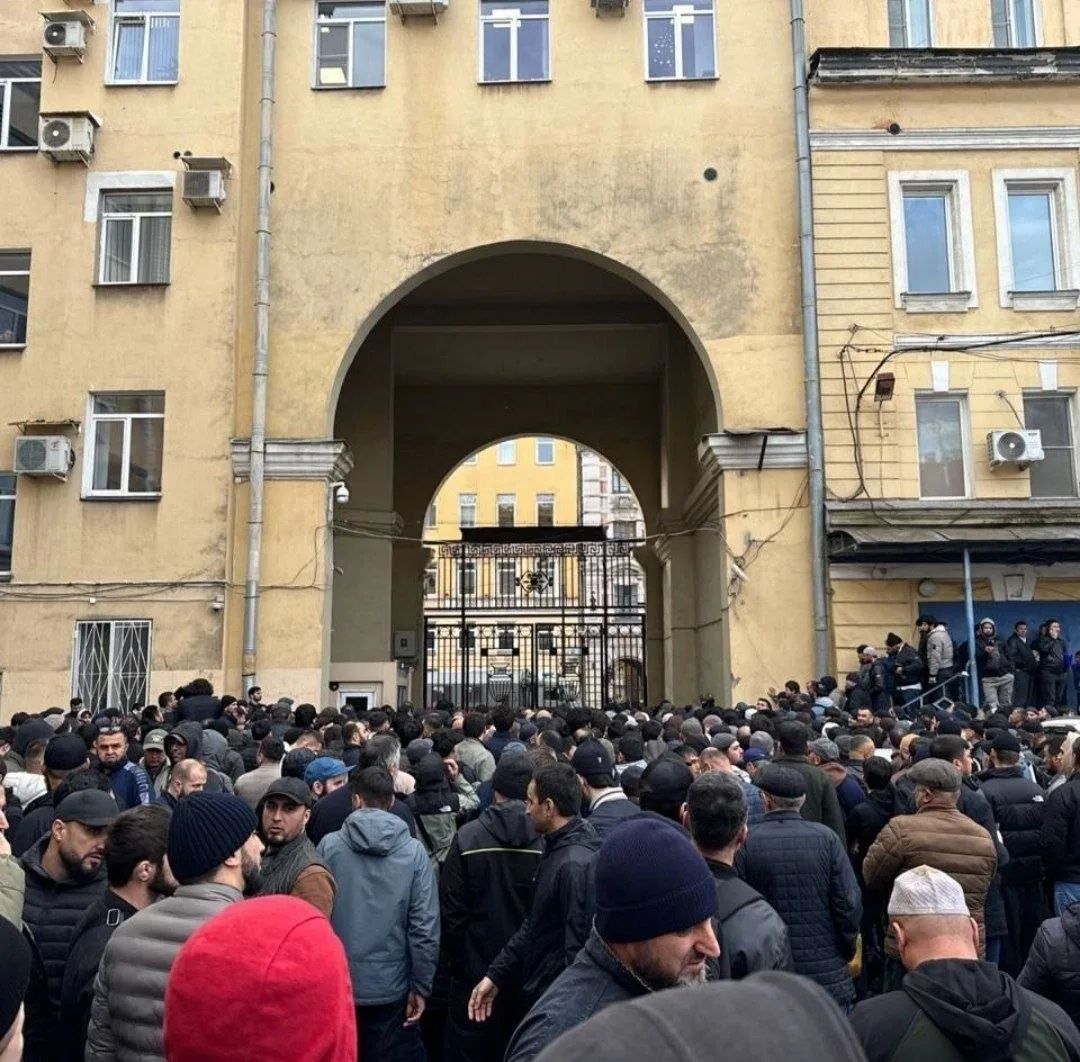 Силовики нагрянули прямо на пятничный намаз в Петербурге.