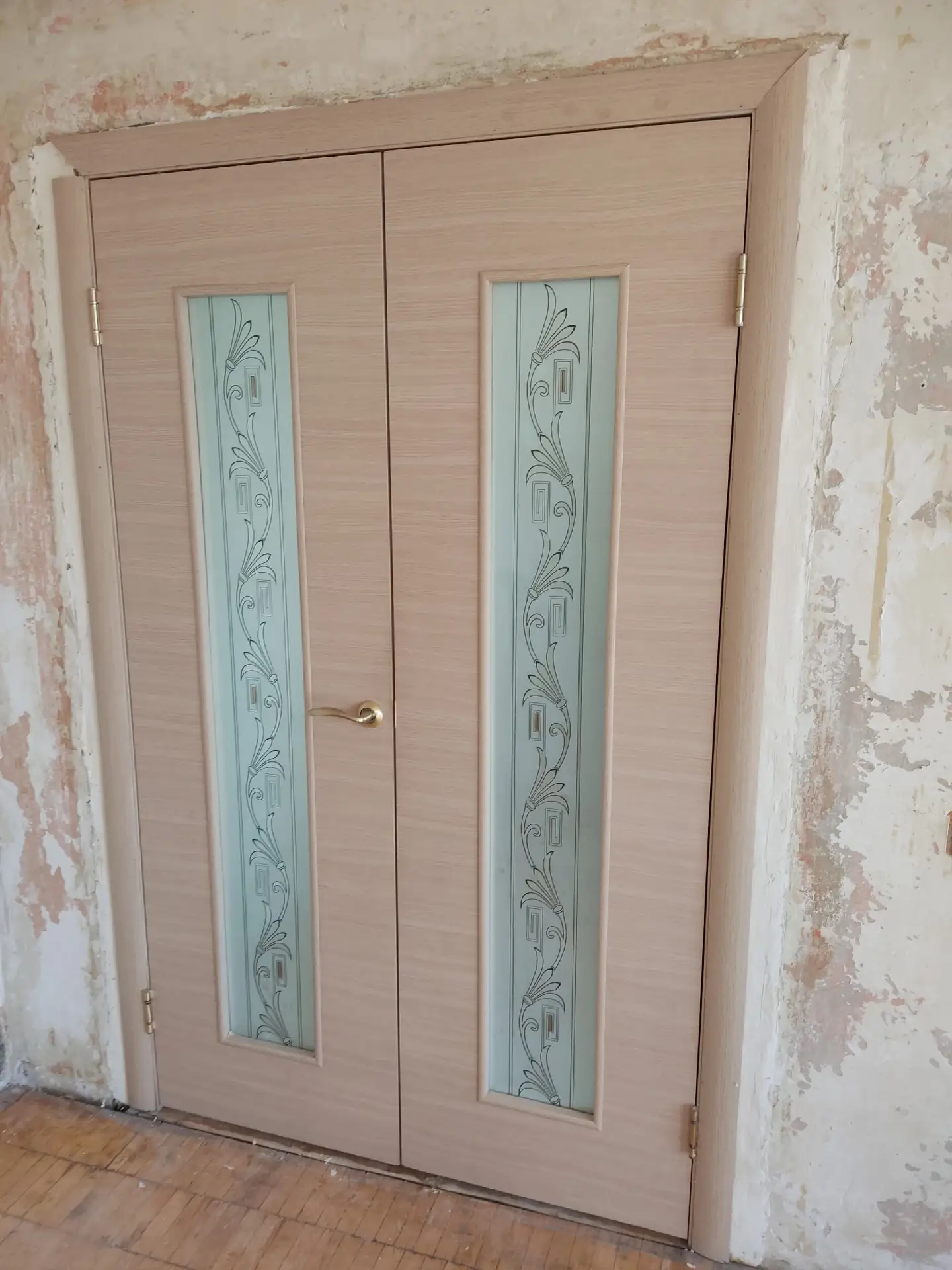 Отдам бесплатно двустворчатые двери. Размер 122*200см. Самовывоз с ул.Волгоградской. Пи...