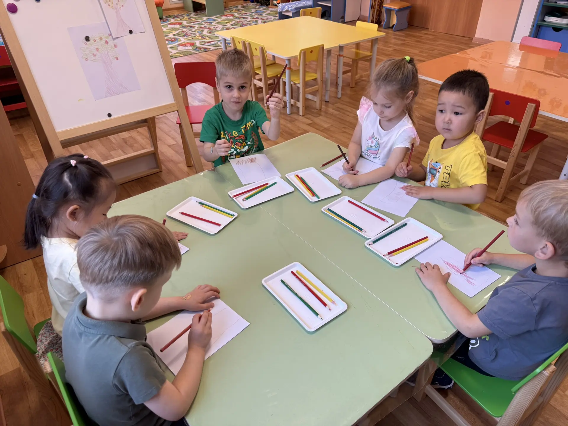 🍎🌳 В группе «Улыбка» вырос яблоневый сад! 🍏🎨