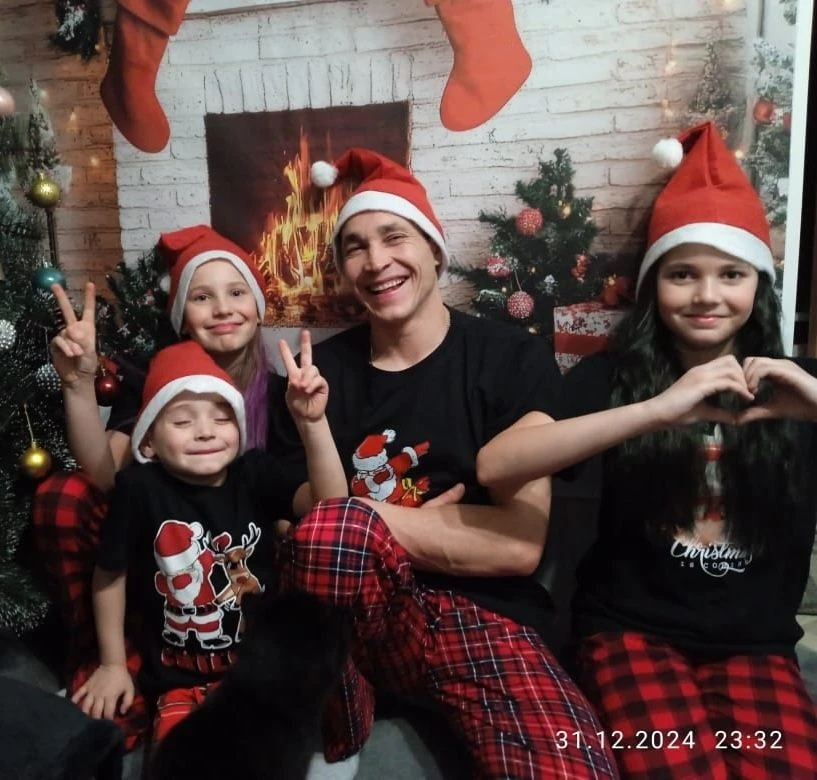 Корякины Арина, 5 «В» класс, и Надежда, 5 «А» класс, участвуют в акции «Герой моей семьи»!