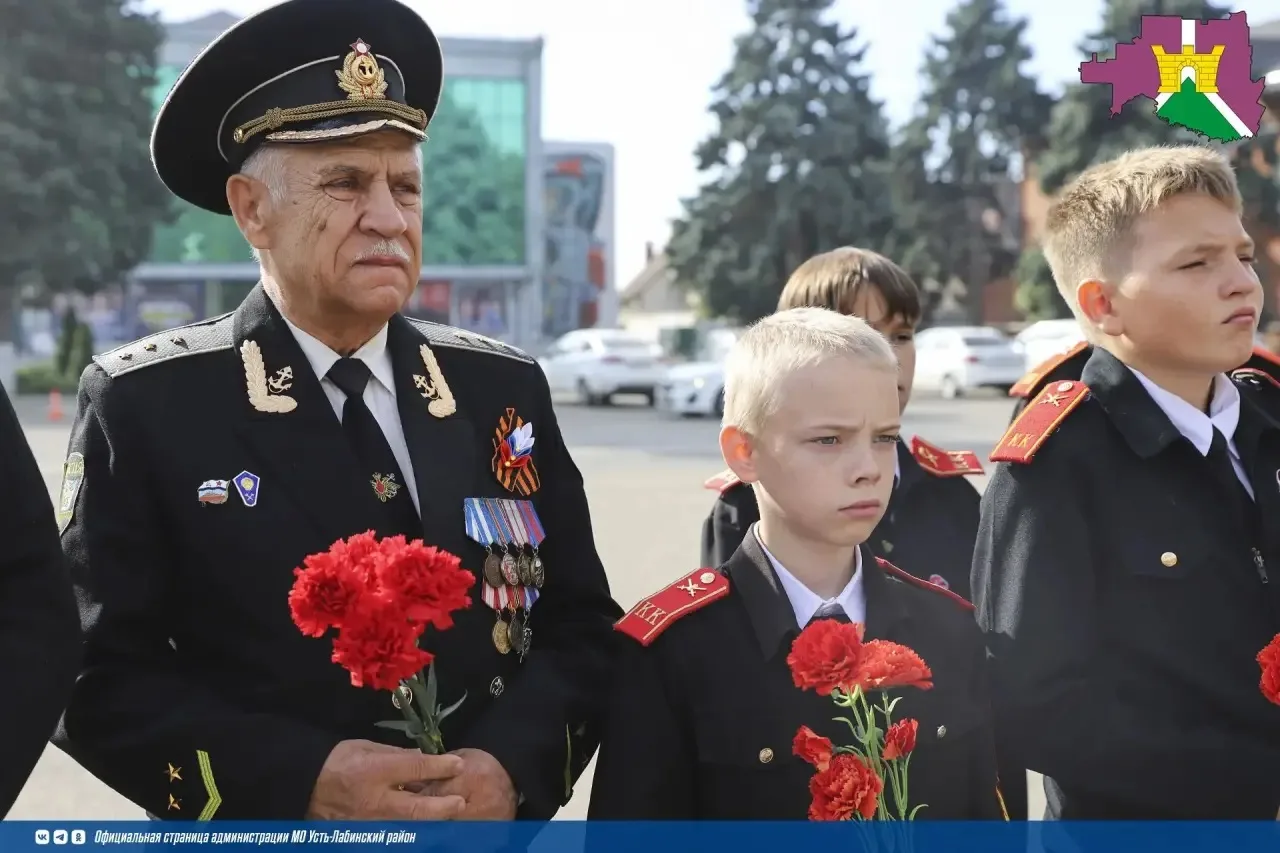 🕊️ У памятника воинам-колхозникам состоялась памятная церемония возложения цветов, пос...