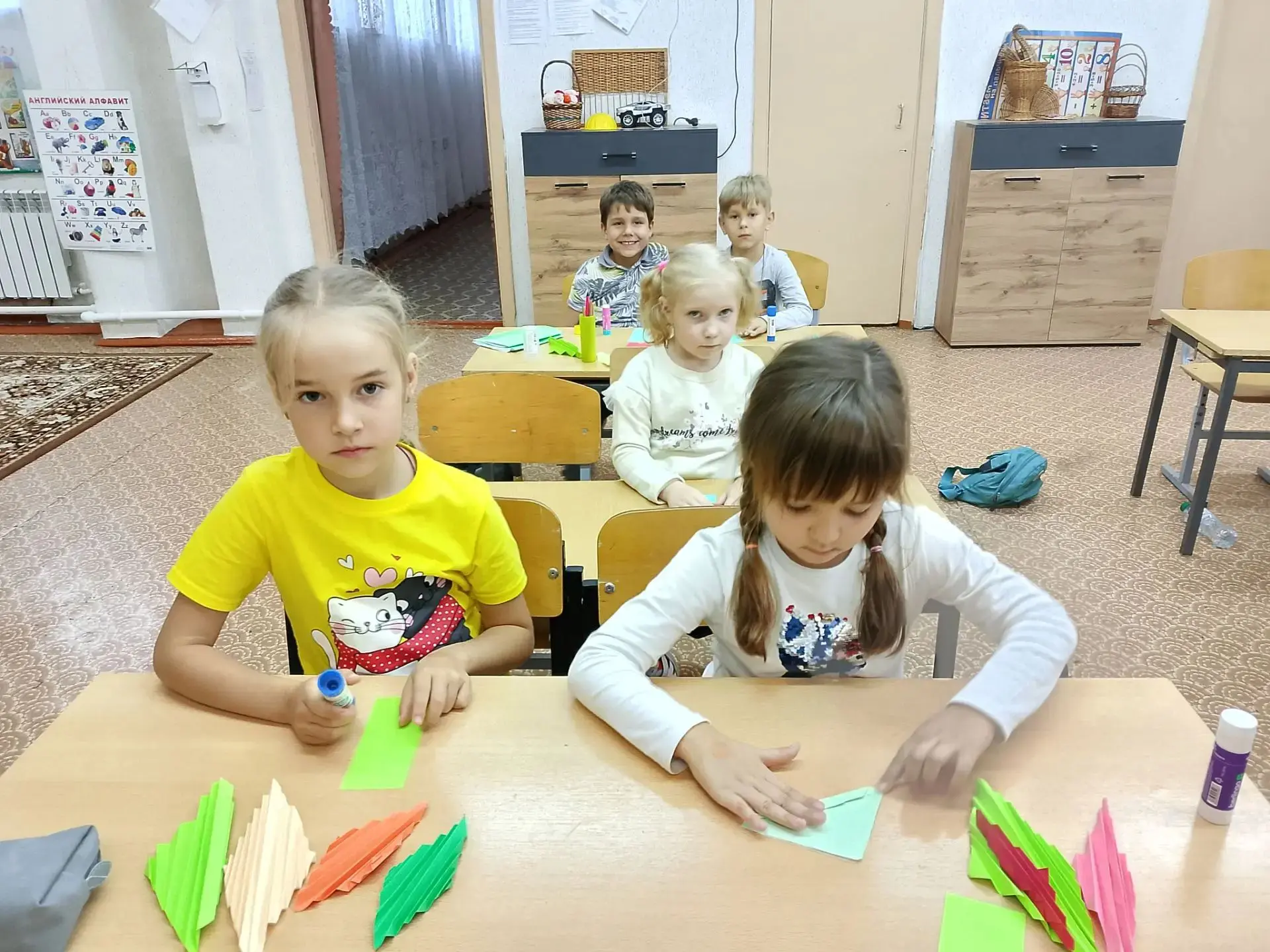 🍁Осенний листик из бумаги- это простая и красивая поделка для украшения дома.