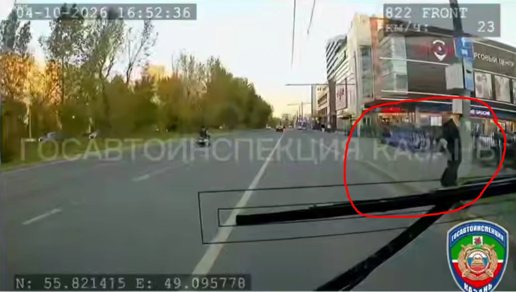 ❗️В Казани парень выскочил перед автобусом: пострадали 9-летняя девочка и пенсионерка
