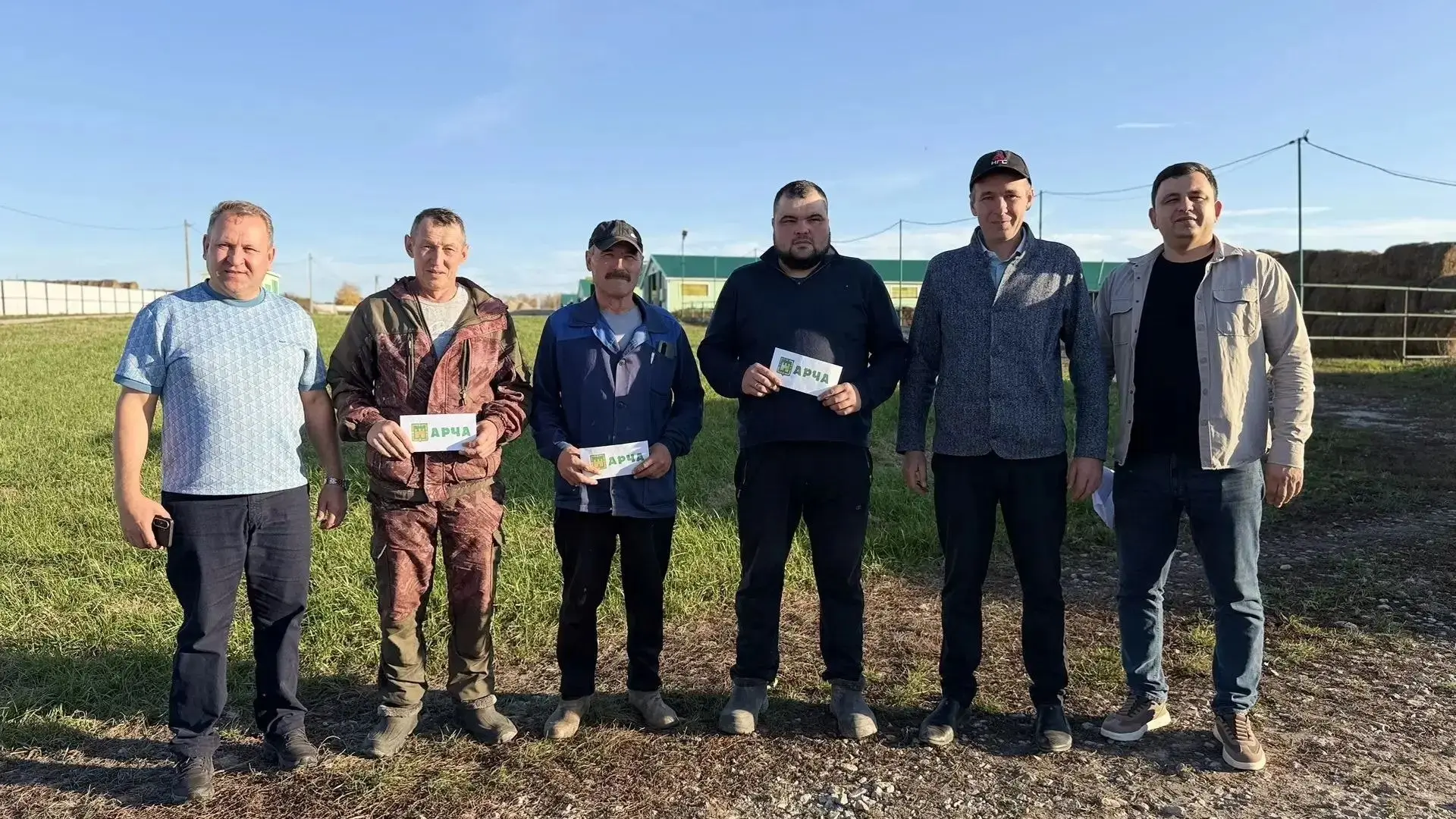 🚜 Алмаз Хисамутдинов проверил работу трех агрофирм и наградил передовиков животноводства.