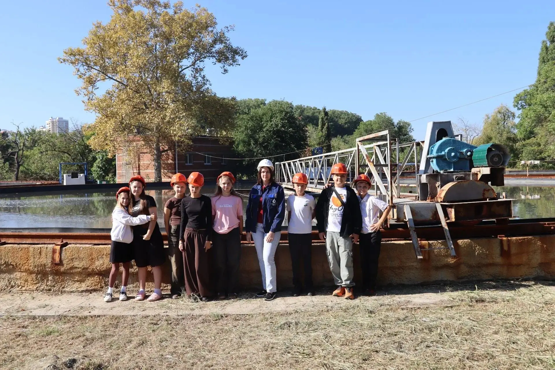 В рамках программы "Билет в будущее" учащиеся 6Д класса с классным руководителем Варлам...