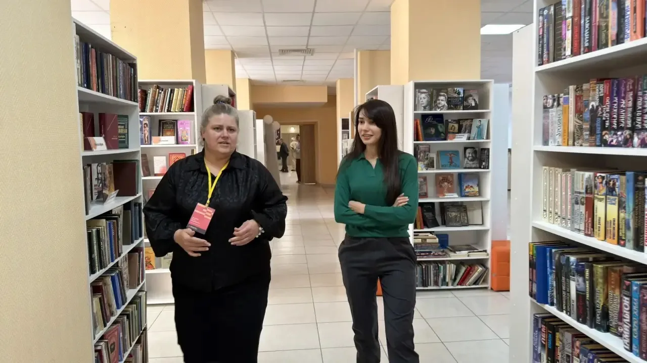Посетила городскую библиотеку имени Д.В. Григоровича. Познакомилась с коллективом - люд...