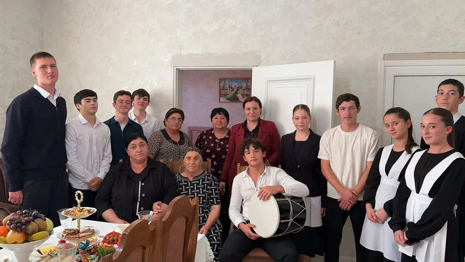 👵🏼 СВЯЗЬ ПОКОЛЕНИЙ: ДЕСЯТИКЛАССНИКИ НАВЕСТИЛИ УВАЖАЕМУЮ ЖИТЕЛЬНИЦУ СЕЛА МАЛКА