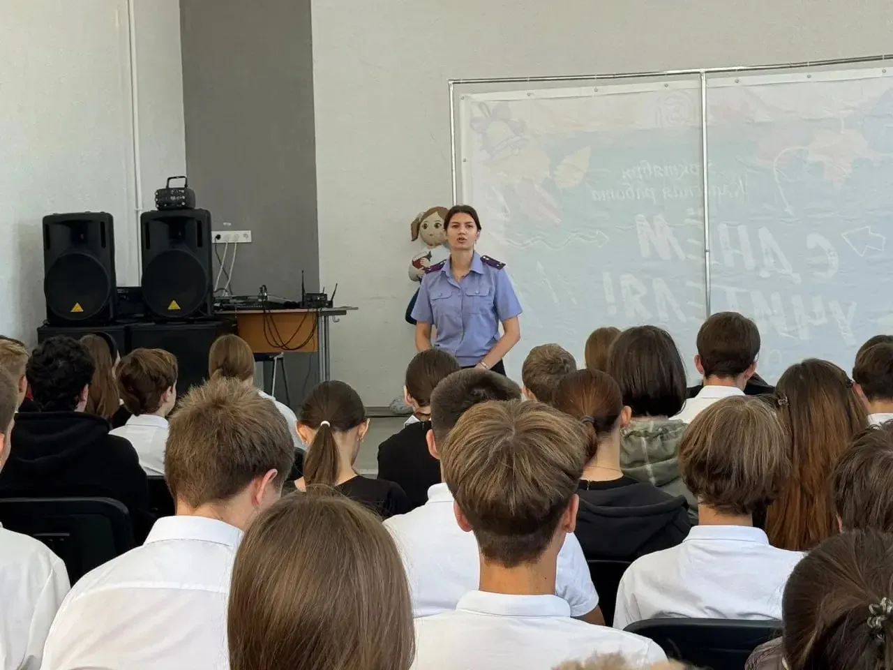 ⚠️ Школьникам Крымска рассказали, как преступники вербуют подростков через интернет, об...