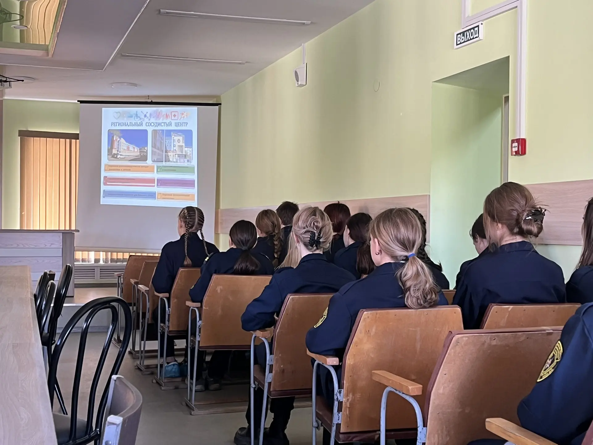 Ученики 9‑х классов побывали на увлекательной экскурсии в Городской больнице № 2. Сотру...