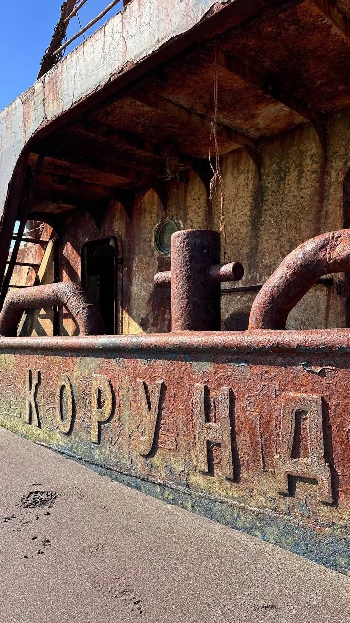 «Корунд» — буксир, построенный в 1993 году в Японии, порт приписки — Владивосток.