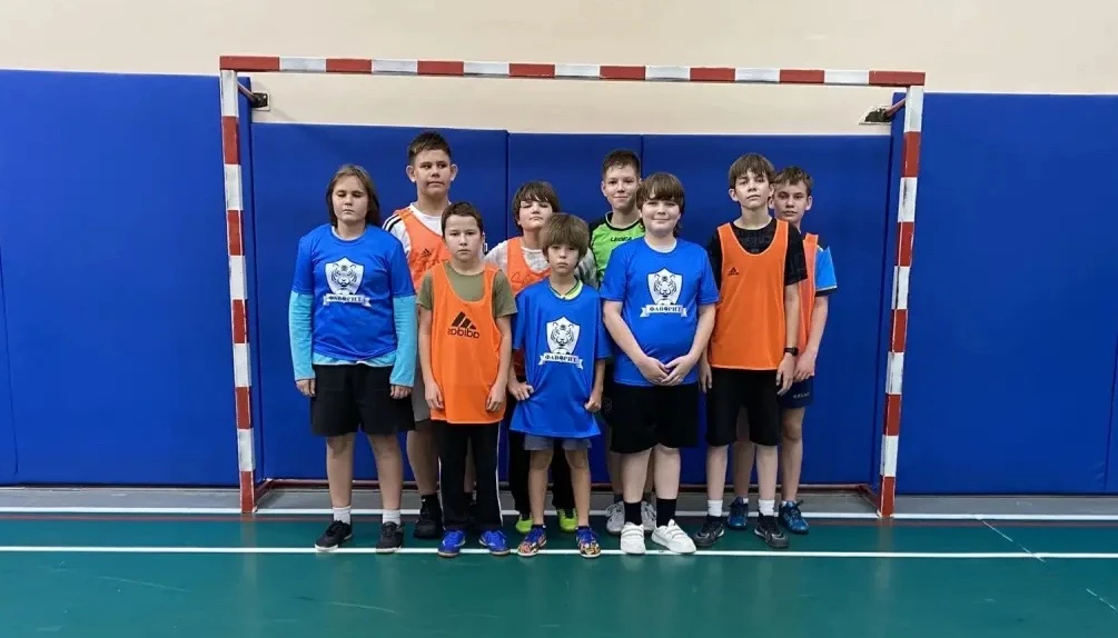 ⚡️Сегодня в школе было по-настоящему жарко! На поле встретились две сильные команды: на...