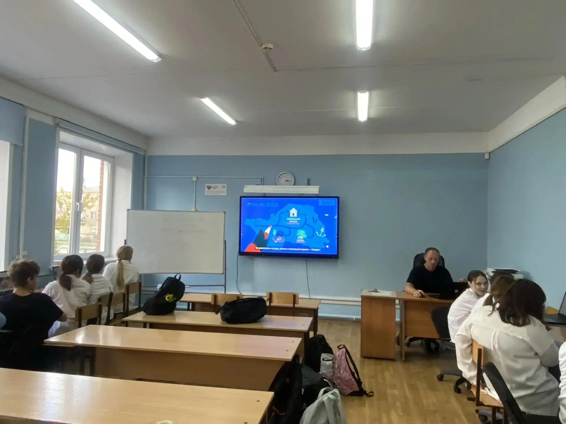 Как дружить с ИИ и не потерять голову: итоги урока «Польза и вред цифрового помощника»