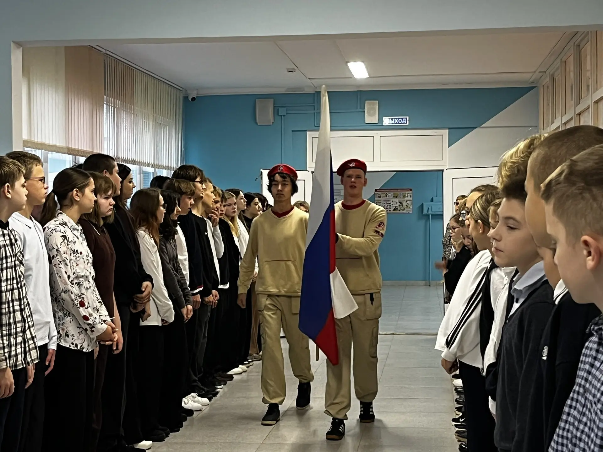 🍁На торжественной линейке состоялось награждение участников конкурса творческих работ ...