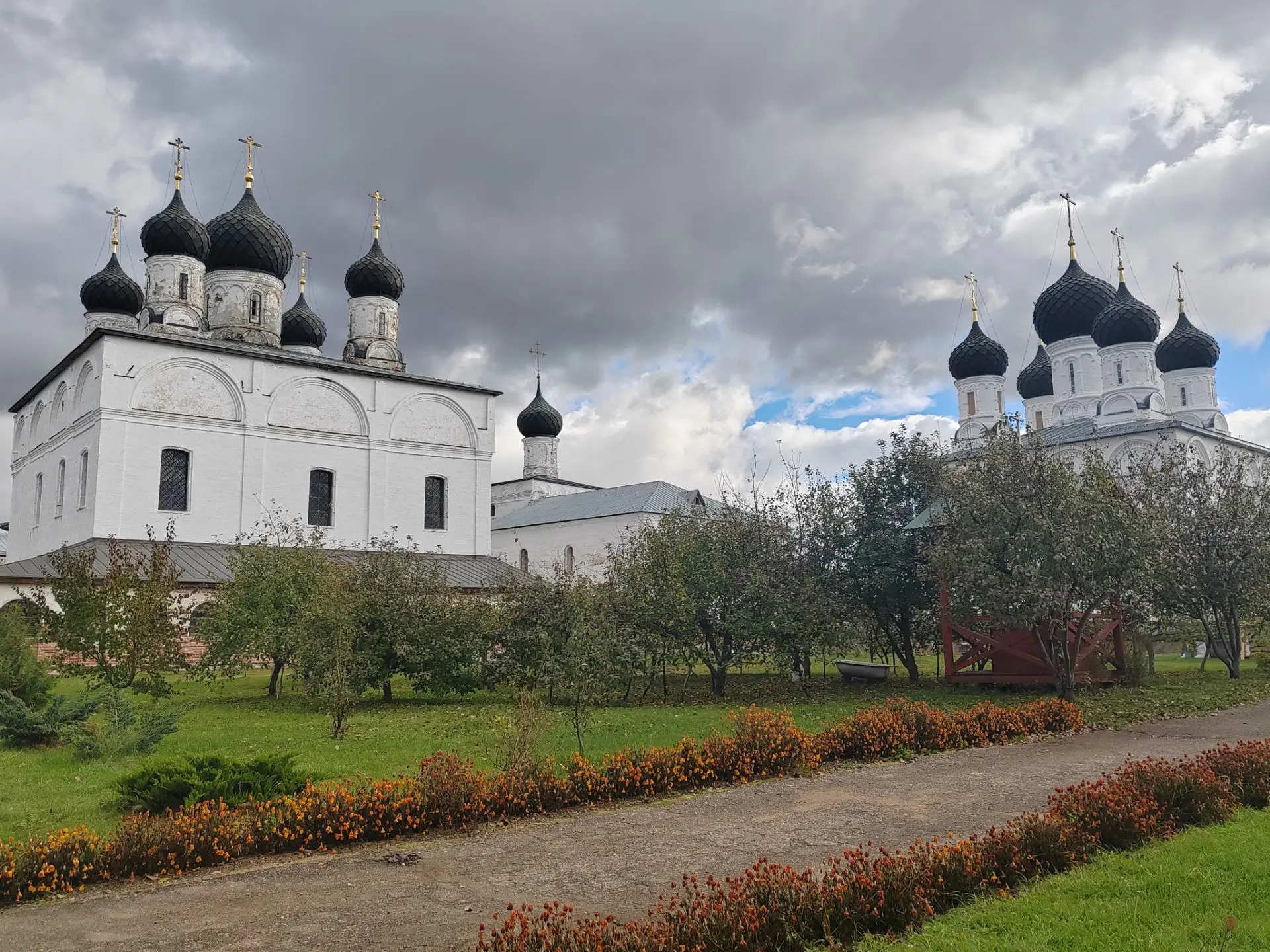 14 октября православные верующие отмечают Покров Пресвятой Владычицы нашей Богородицы и...