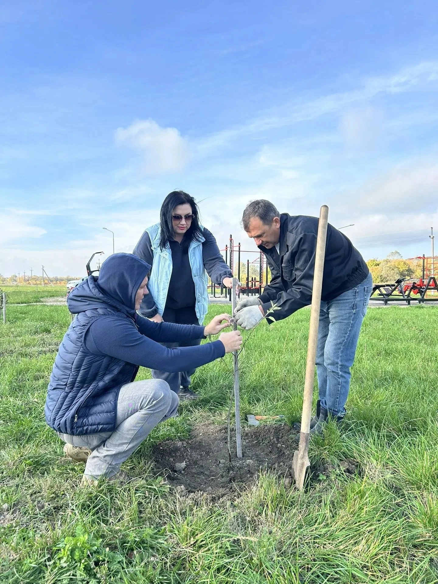 🌿 В Борисовском округе продолжаются экологические субботники