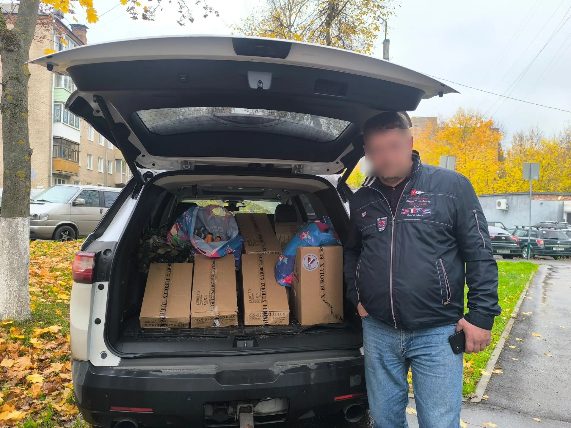 Мы передали партию гуманитарной помощи бойцу с позывным Монгол. В нее вошли: бензопилы ...