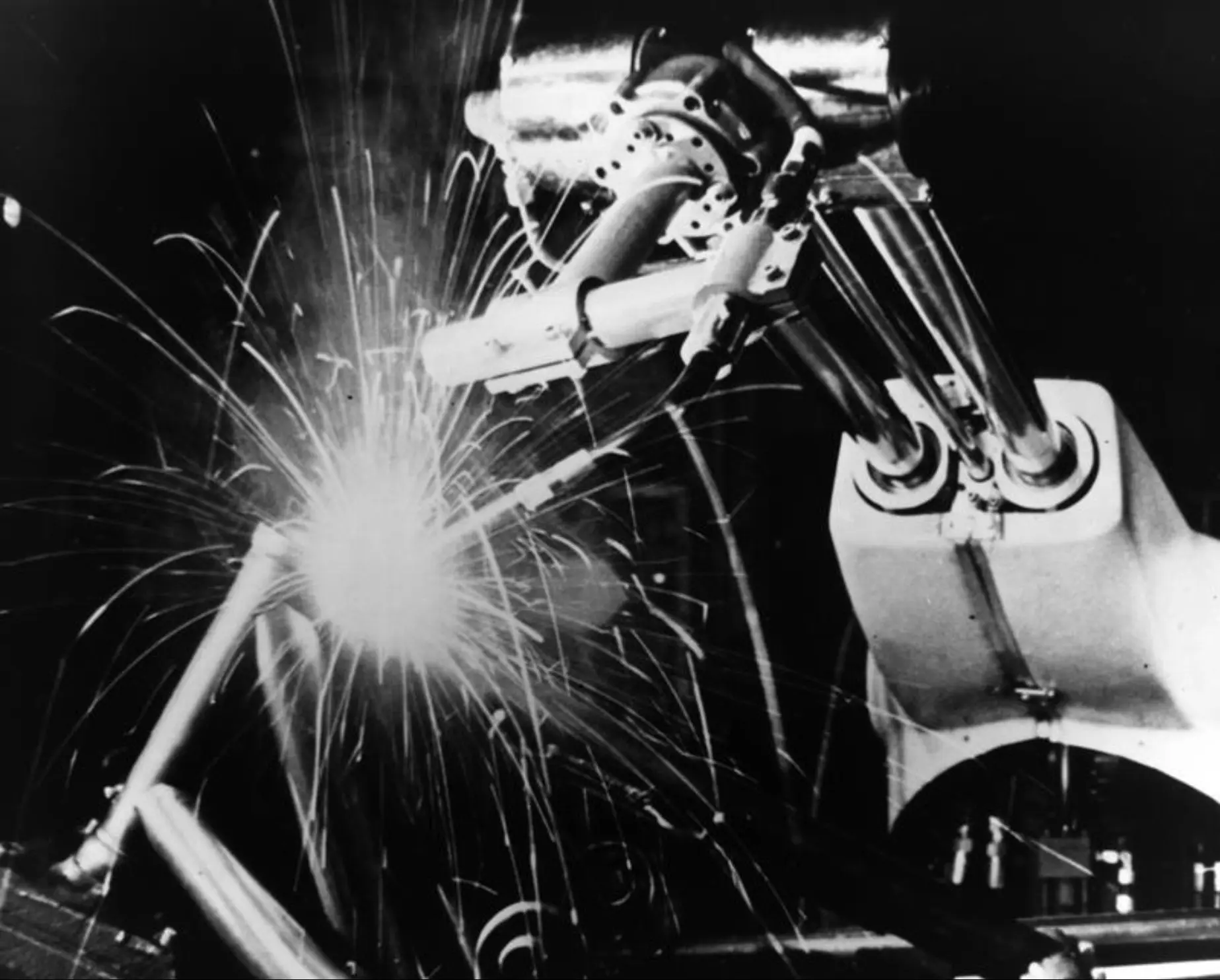 Роботы в сварке: история длиной более 50 лет
