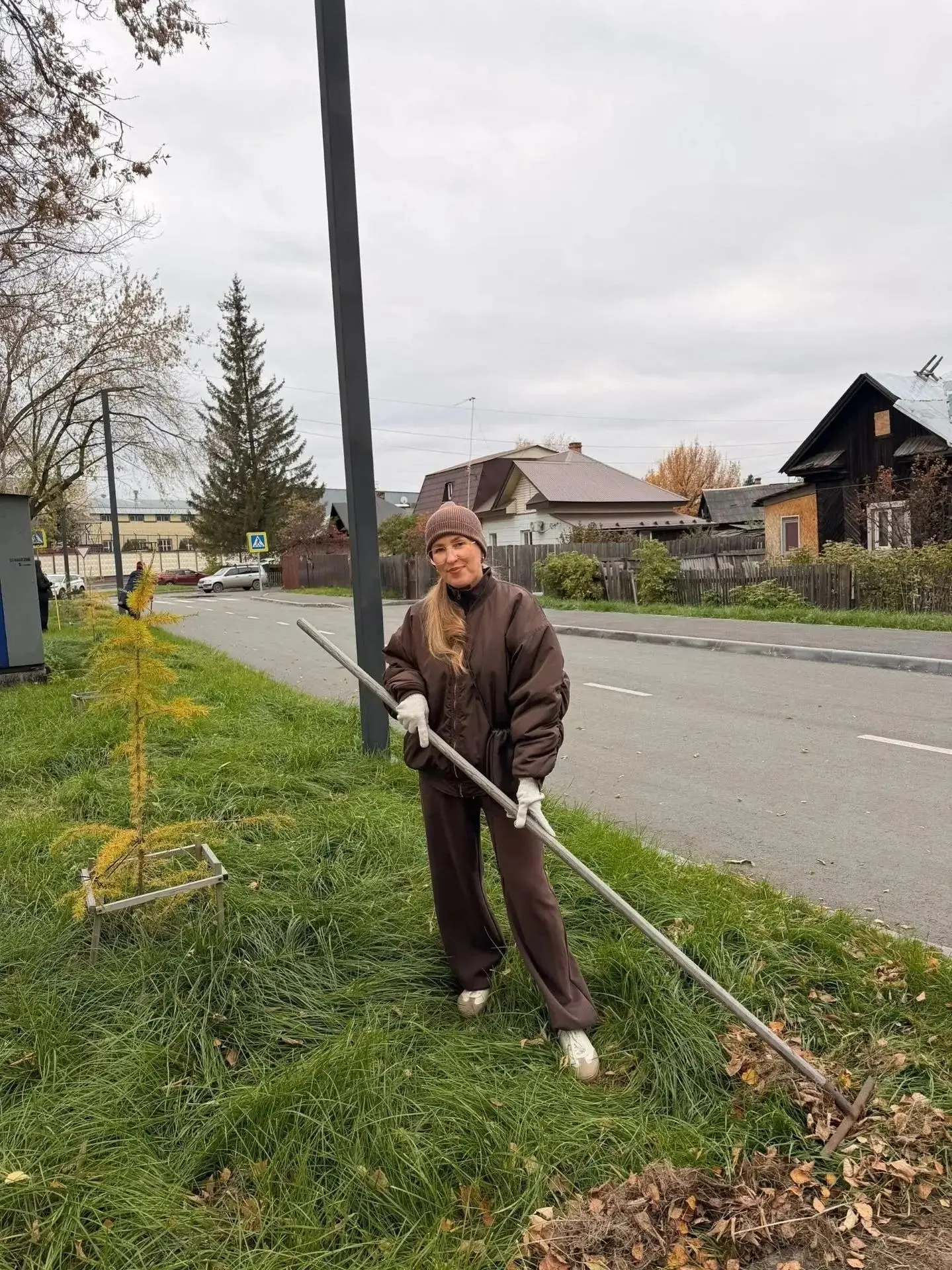 Забота о городе — в традициях: сотрудники АО «ГМС Нефтемаш» навели порядок у памятника ...