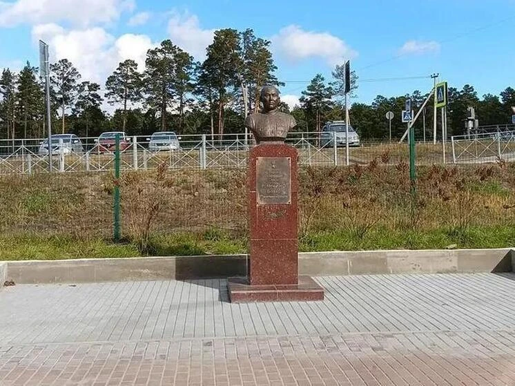Памятник Герою Советского Союза Базару Ринчино перенесли в Улан-Удэ.