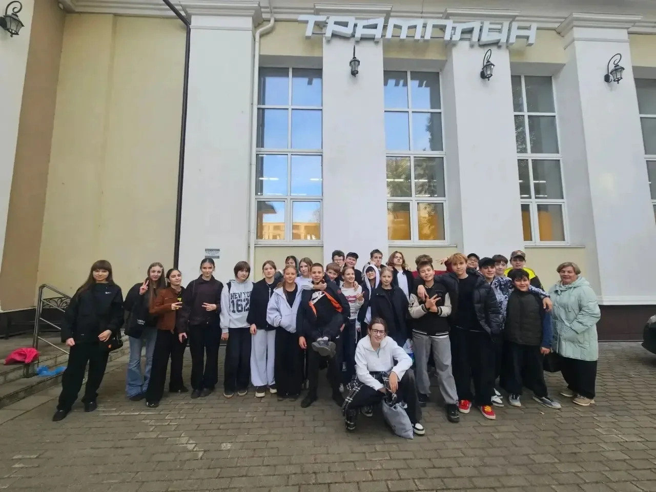 🙌 Прыжковое приключение 7 «В» класса в батутном центре «Трамплин»! 🥳