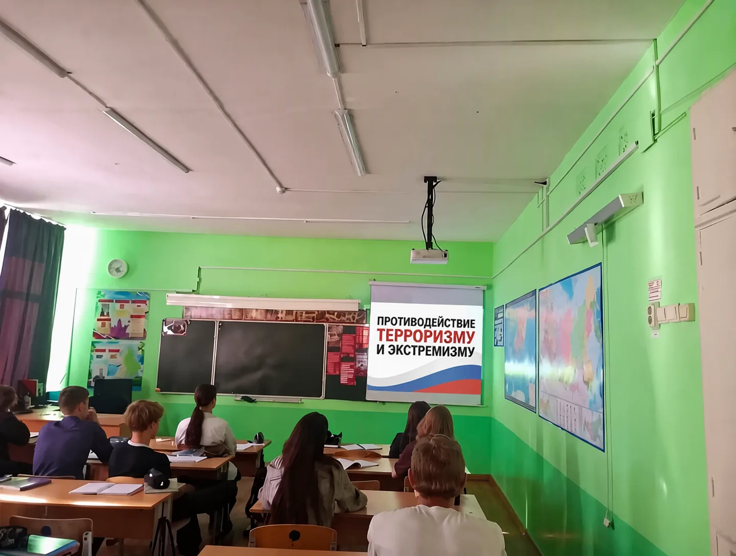 Важный разговор о главном: сегодня в 10 классе прошел показ фильма "Недетский террор". ...