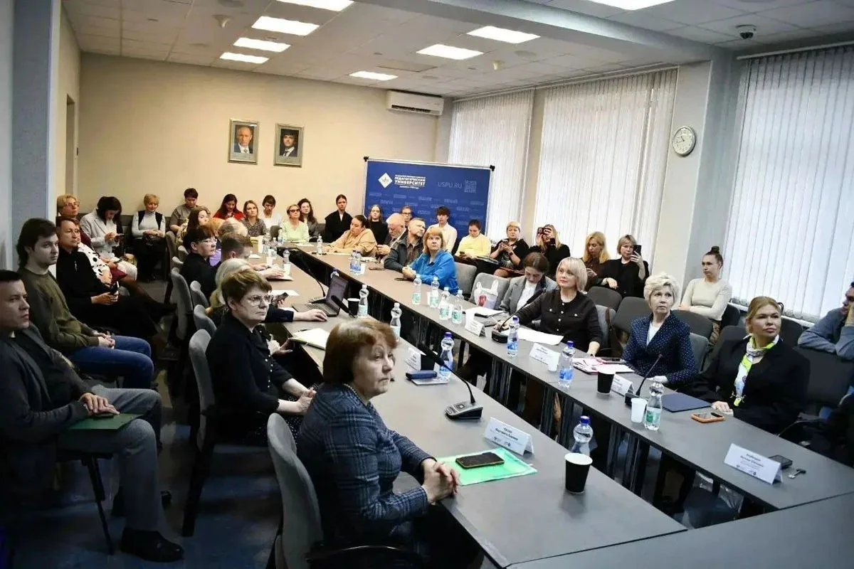 В УрГПУ представители трех стран обсудили кадровый дефицит в промышленности и подготовк...