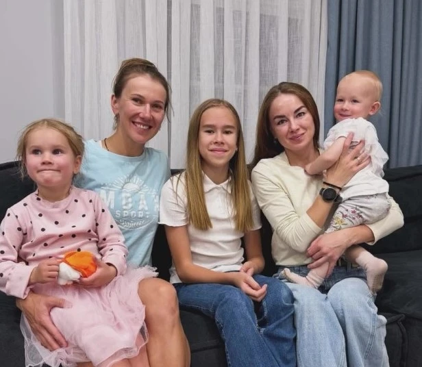 🇧🇾 🇷🇺 Анна Сола и Лариса Куклина с дочками