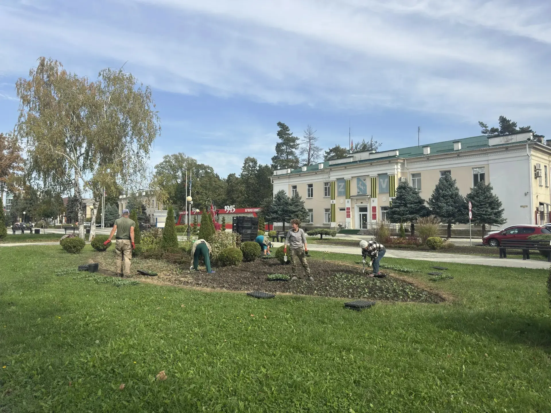 В городе началось преображение общественных пространств: специалисты управления по благ...