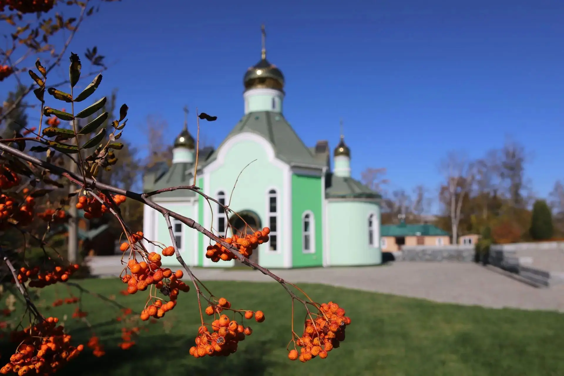 🕊️ Сегодня, 14 октября, отмечается Покров Пресвятой Богородицы и Приснодевы Марии - од...