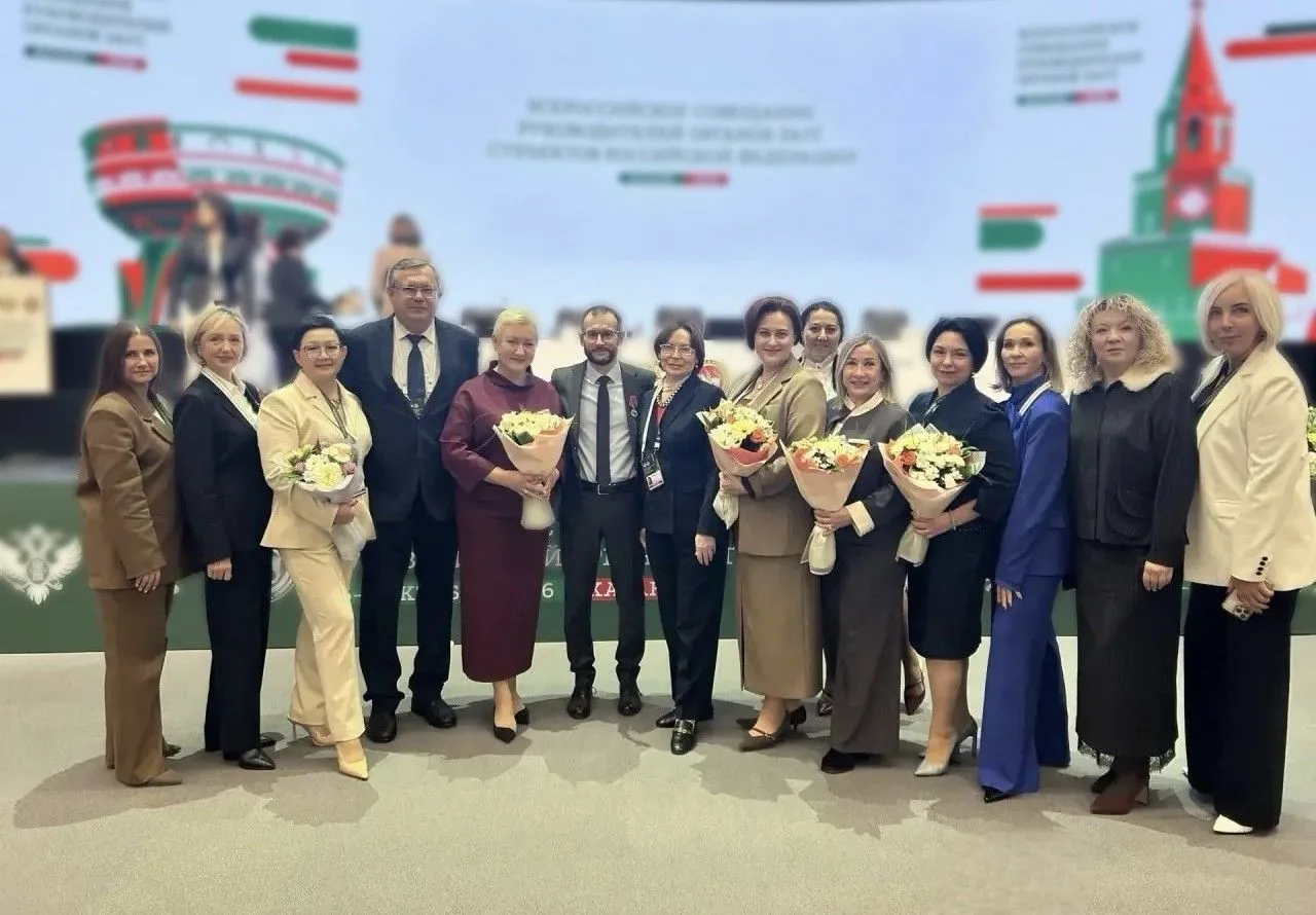 🏩Начальник управления ЗАГС Костромской области Марина Владимировна Коротаева принимает...