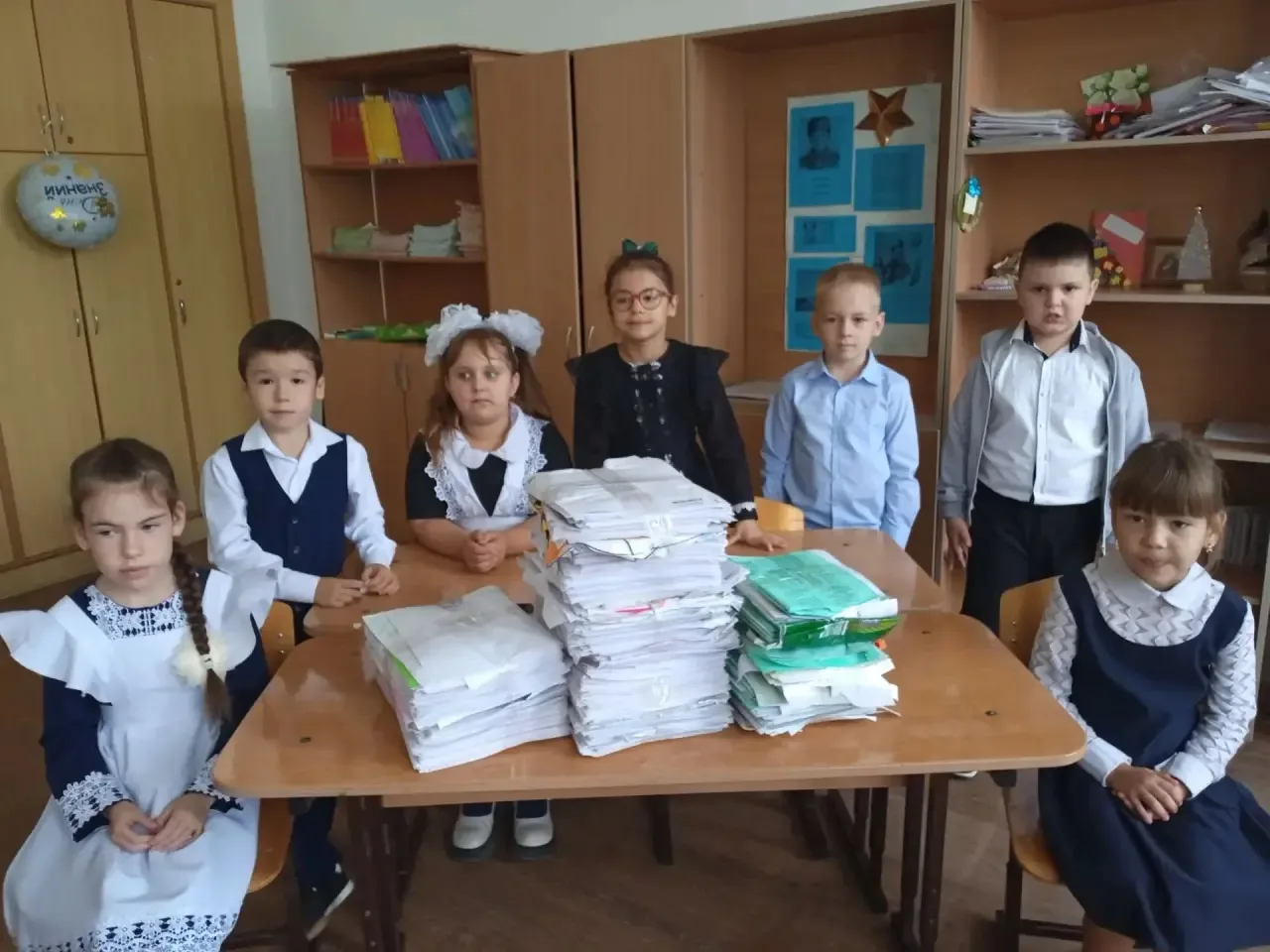 Обучающиеся 1А класса приняли активное участие в акции "Сдай макулатуру - спаси дерево!"