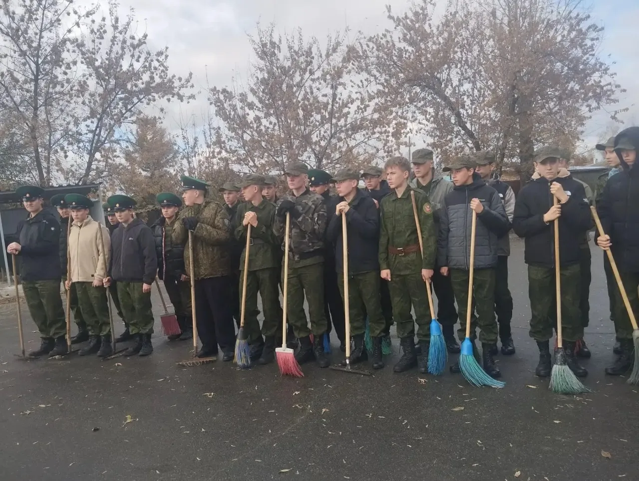 Сделаем наш микрорайон чистым и красивым! Под таким девизом 8 октября прошёл субботник,...