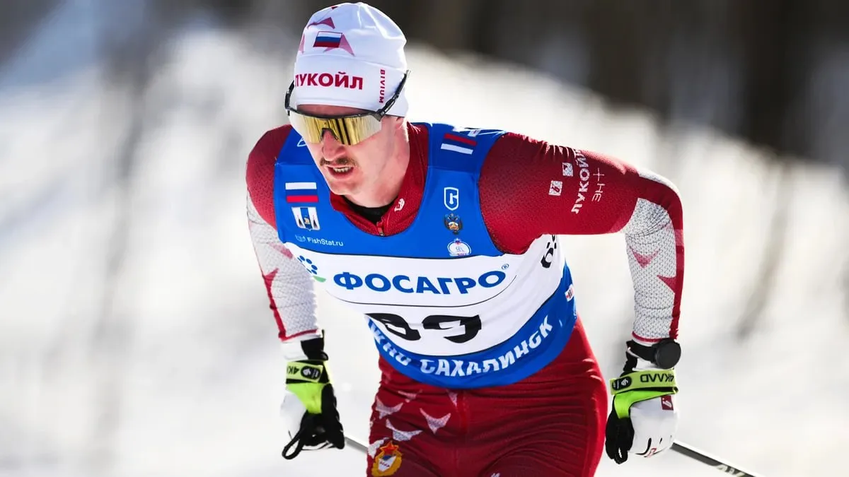Чемпион России, чемпион мира среди молодежи по лыжным гонкам Сергей Ардашев празднует д...