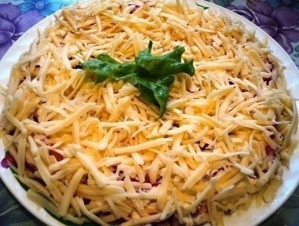СЛОЕНЫЙ САЛАТ С ГРИБАМИ