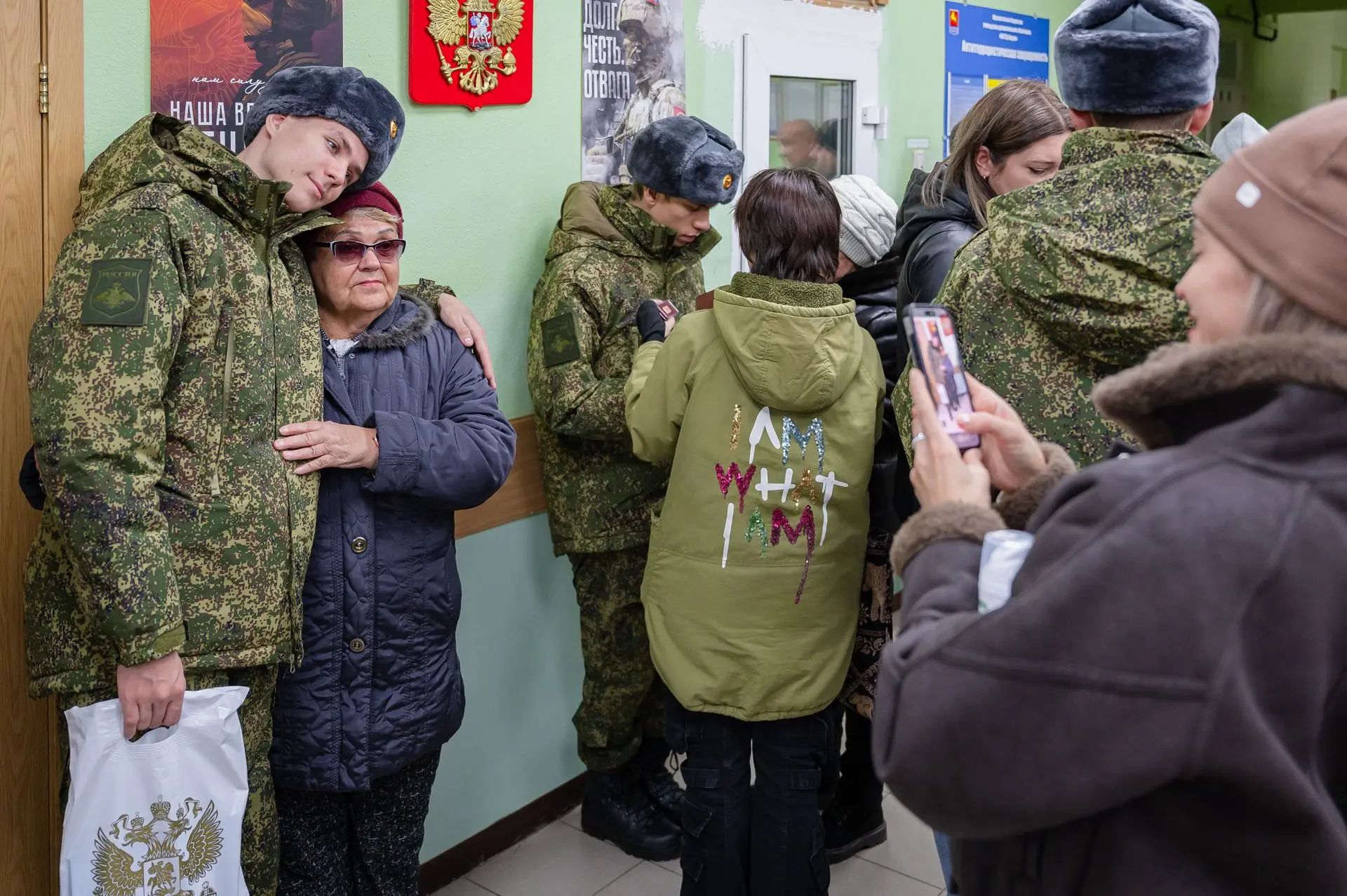16 новобранцев проводили в Магадане на срочную службу