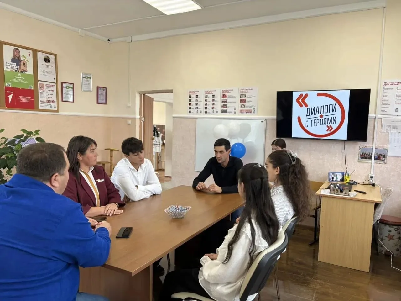 ‎В рамках Всероссийской акции «Диалоги с Героями» в СОШ №1 аула Кошехабль состоялась вс...