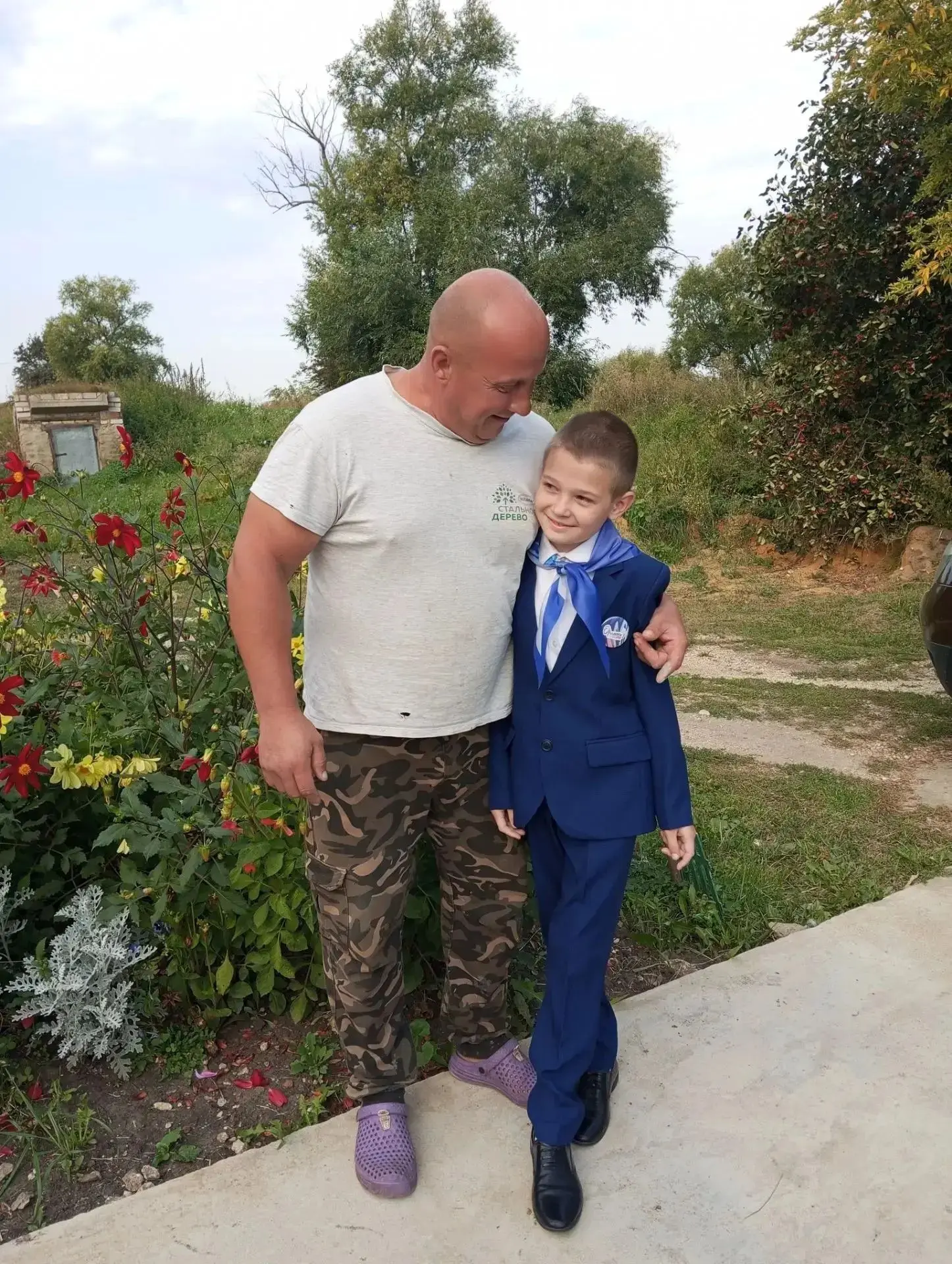 Ученик 3Б класса Батищев Никита принимает участие в флешмобе "Мой папа - пример и опора...