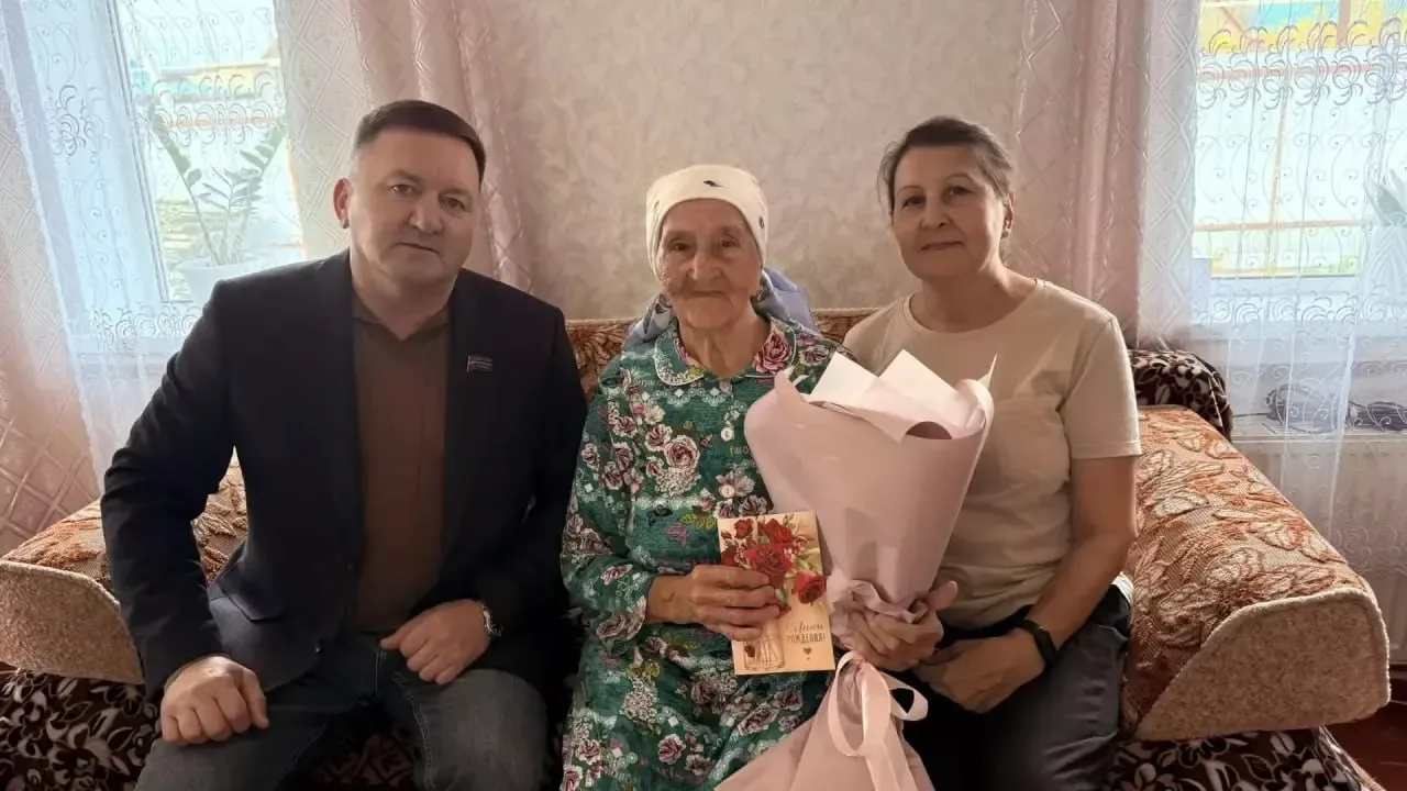🎉 Жительница Уруссу отметила 90-летний юбилей