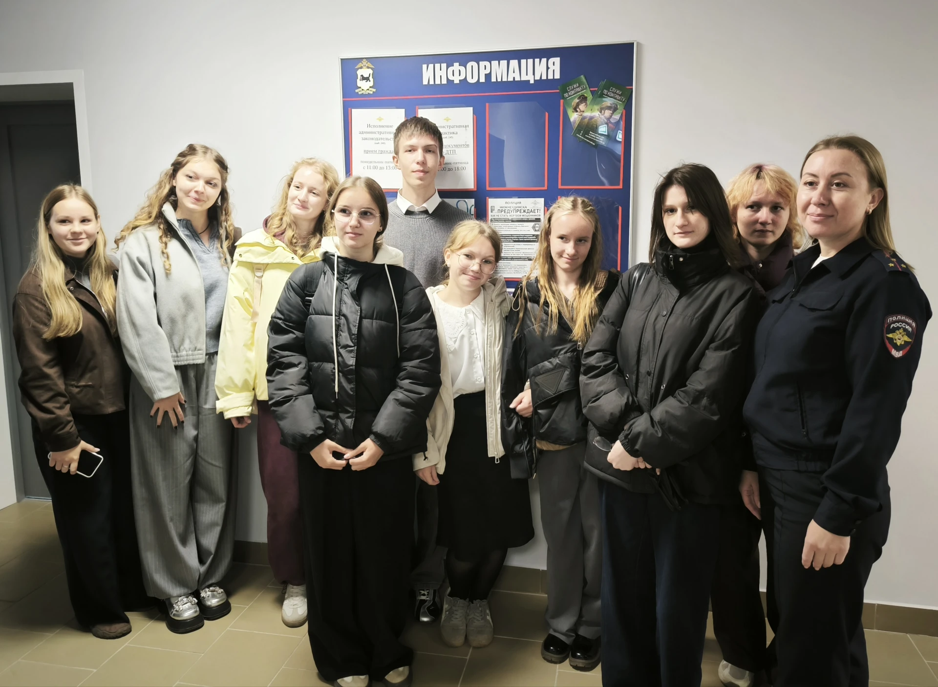 В Нижнеудинске школьники побывали на экскурсии в отделе МВД. Знакомство с работой право...