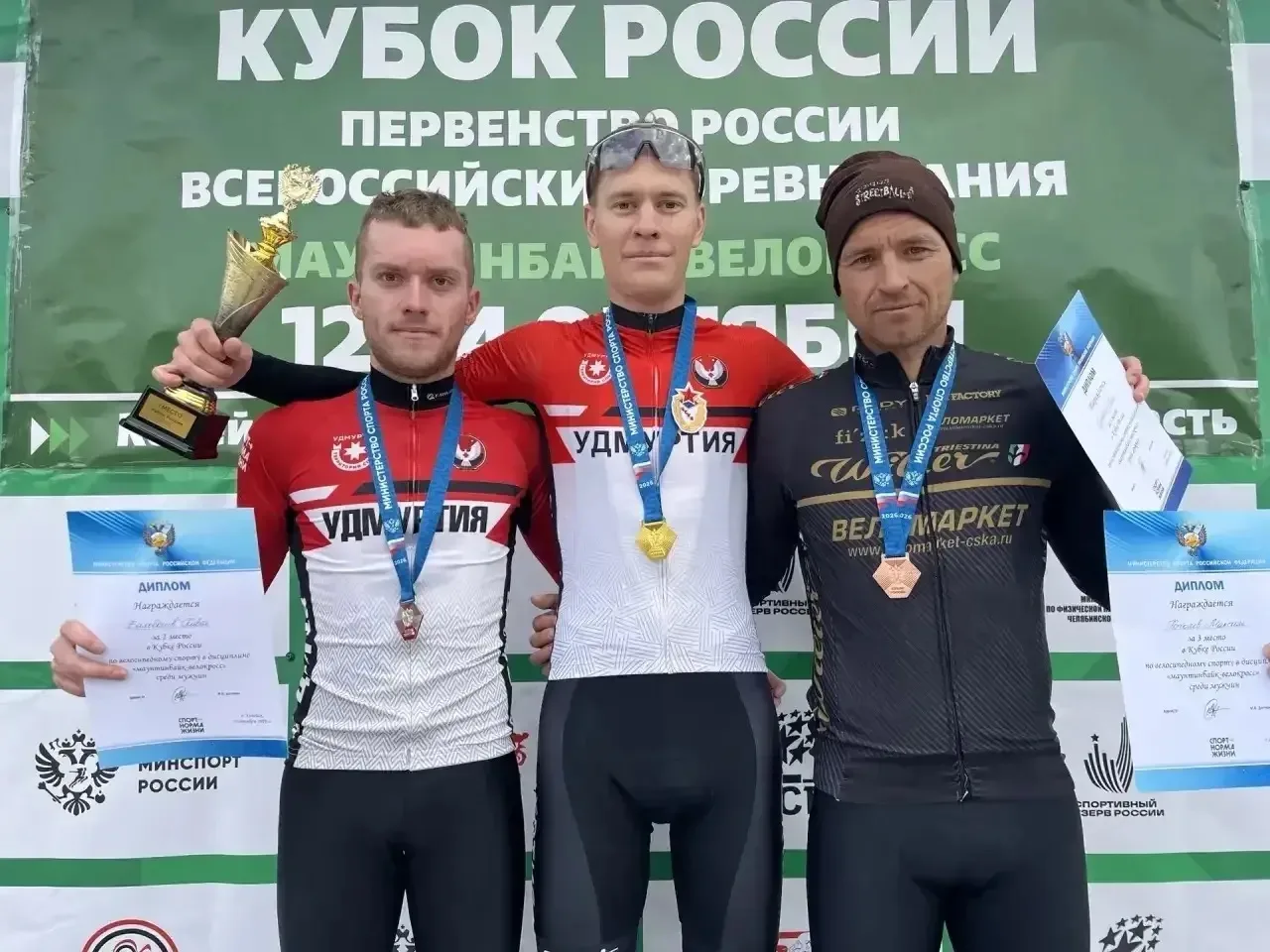 🏆 Удмуртские гонщики привезли 12 медалей с российских стартов!