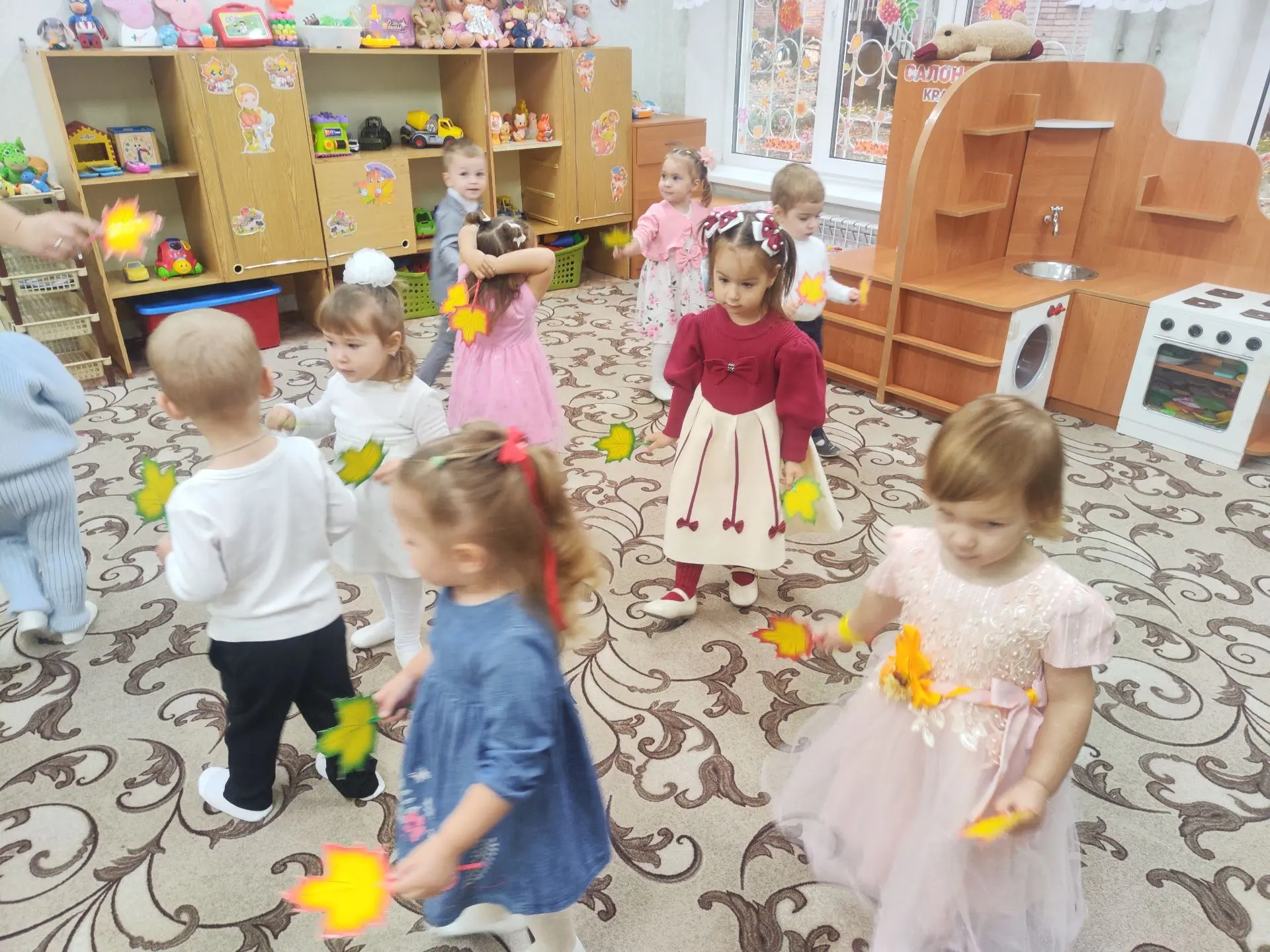 🍂 Осенний праздник в ясельной группе «Колобок»: море радости и шуршащих листочков! 🍁Н...