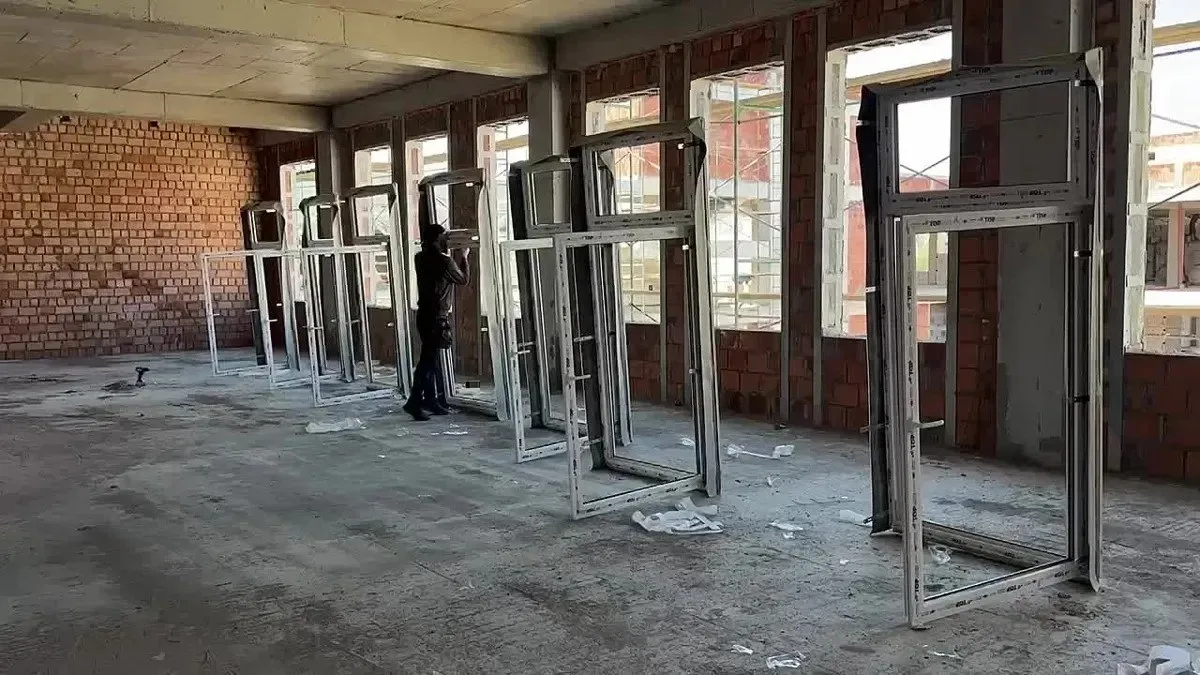 На стройке новой школы.