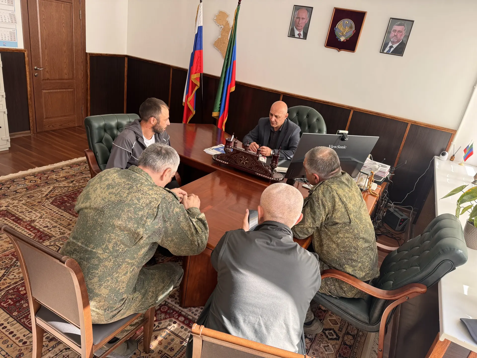Гусен Арабиев встретился с военнослужащим Магомедом Нурмагомедовым